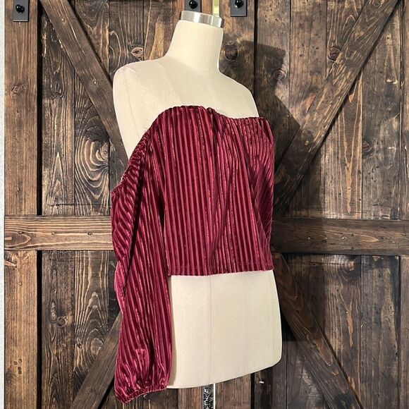Forever 21 knit top off shoulders Velvet wine Sz-Small - Picture 2 of 10